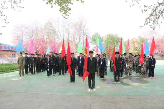 金色花海寻春意，研学踏青向未来——我校师生油坊村油菜花节户外实践活动圆满举行